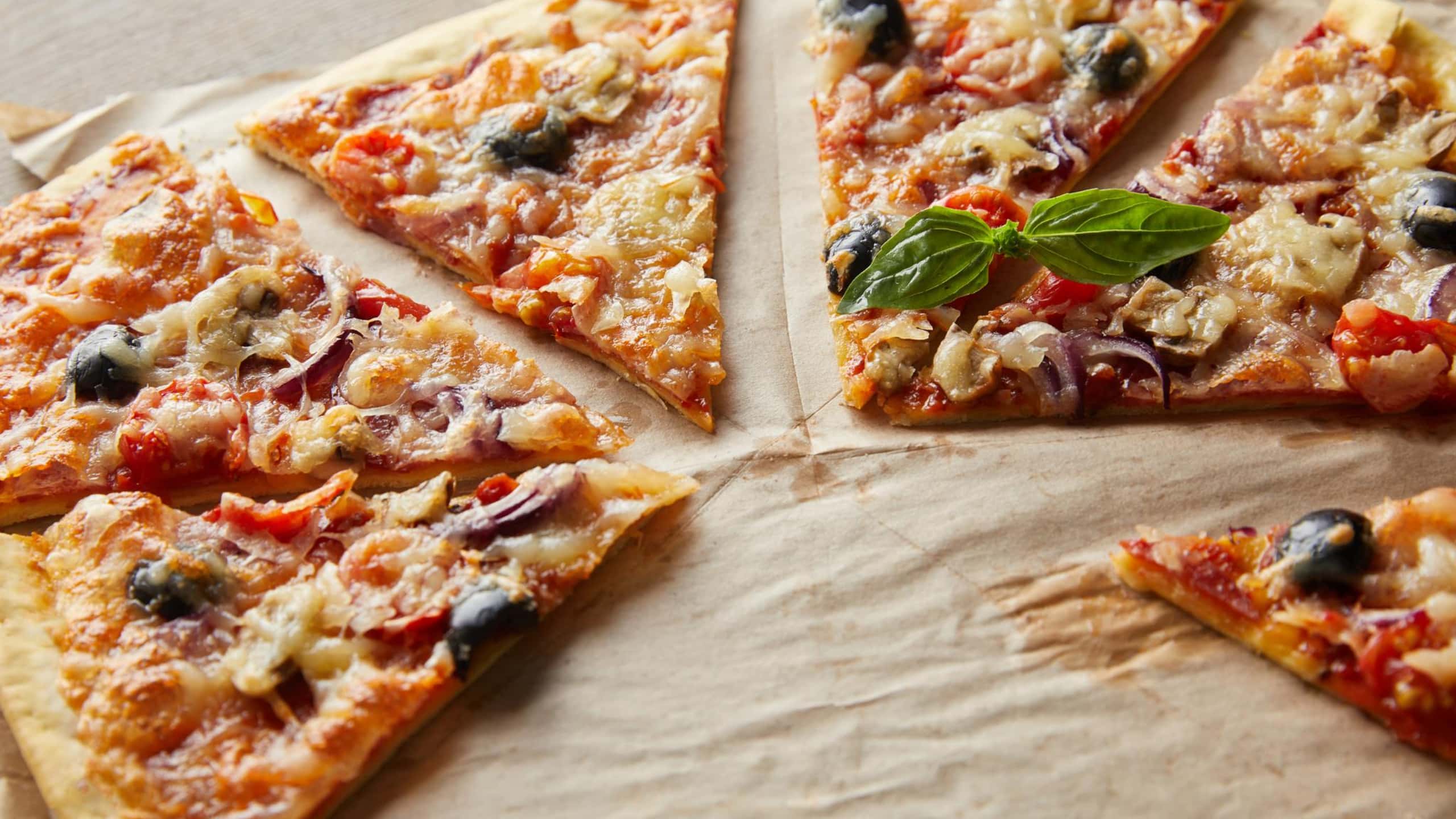 How to Enjoy Restaurant-Quality Pizzas from Your Kitchen